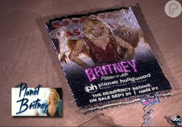 Britney Spears sobrevoou o deserto para ver a homenagem que os fãs fizeram para divulgar sua turnê