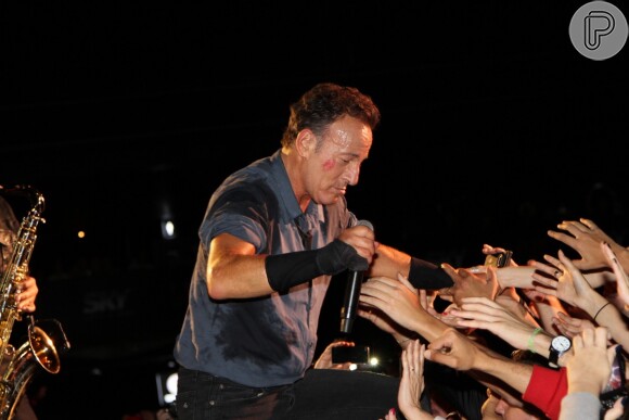 Bruce Springsteen faz um show com duração de três horas em São Paulo