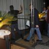 Jon Bon Jovi não deixou de acenar para os fãs antes de entrar no hotel Fasano, na Zona Sul do Rio