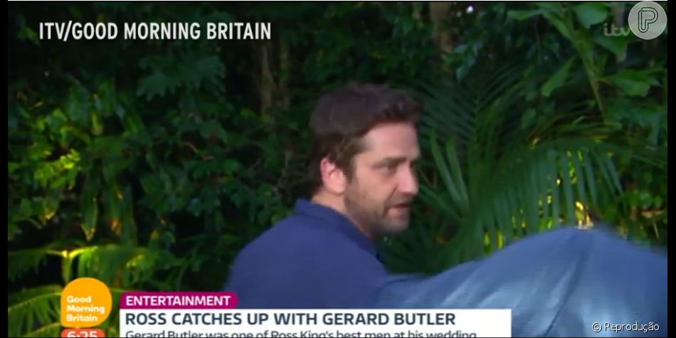 Gerard Butler  deu um gancho de direita no jornalista, mas afirmou que foi em nome da diversão     