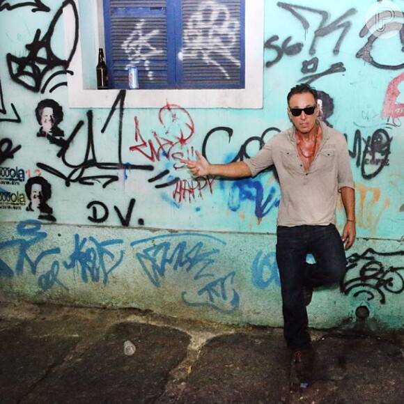 Bruce Springsteen divulgou em seu Instagram neste domingo, 22 de setembro de 2013, fotos do passeio noturno pelo bairro da Lapa