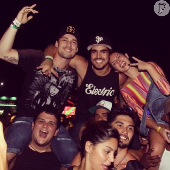 Rodrigo Andrade se diverte com Caio Castro, Fernanda Paes Leme e outros amigos no Rock in Rio