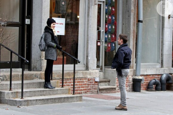Zac Efron filmando com Imogen Poots pelas ruas de Manhattan