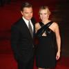 Kate e Leonardo Di Caprio se tornaram grandes amigos após a produção de 'Titanic' e, 1997, o ator acompanhou Kate em seu terceiro casamento