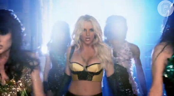 Britney Spears faz coreografia ousada em 'Work Bitch'