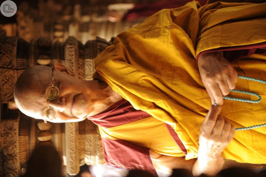Pérola (Bianca Bin) é a reencarnação de Ananda Rinpoche (Nelson Xavier), em 'Joia Rara'