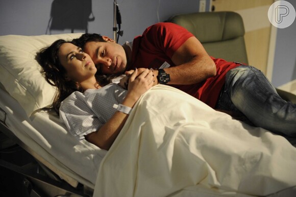 Carlito (Anderson di Rizzi) é apaixonado por Valdirene (Tatá Werneck), em 'Amor à Vida'