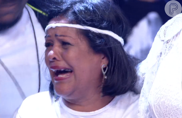 Emocionada, Doracy Nunes, mãe de Munik, não segurou a emoção e foi as lágrimas ao ver Pequi sair pela porta de eliminação como a campeã desta da 16ª edição do 'Big Brother Brasil'