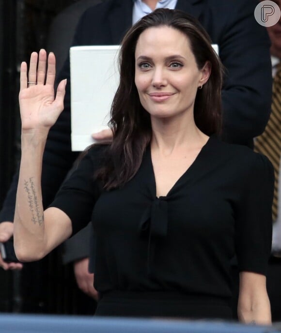 A publicação alegou que Angelina Jolie pesa, neste momento, apenas 35 quilos