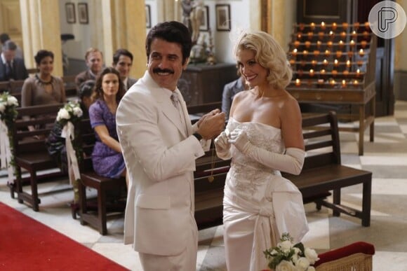 Ernesto (Eriberto Leão) e Sandra (Flávia Alessandra) estão prestes a se casar, na novela 'Êta Mundo Bom!'