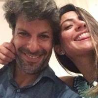 Carol Castro posa com o namorado, Felipe Prazeres, pela 1ª vez na web: 'Amor'