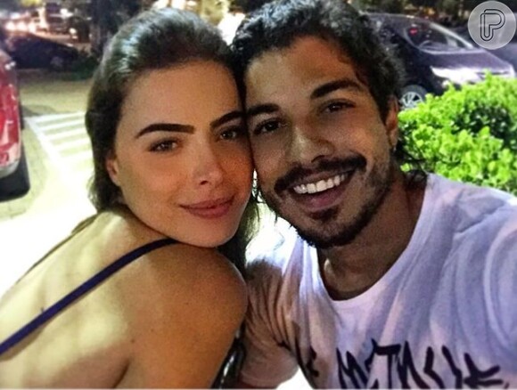 Rayanne Morais e Douglas Sampaio se conheceram enquanto estavam confinados no reality show 'A Fazenda 8'
