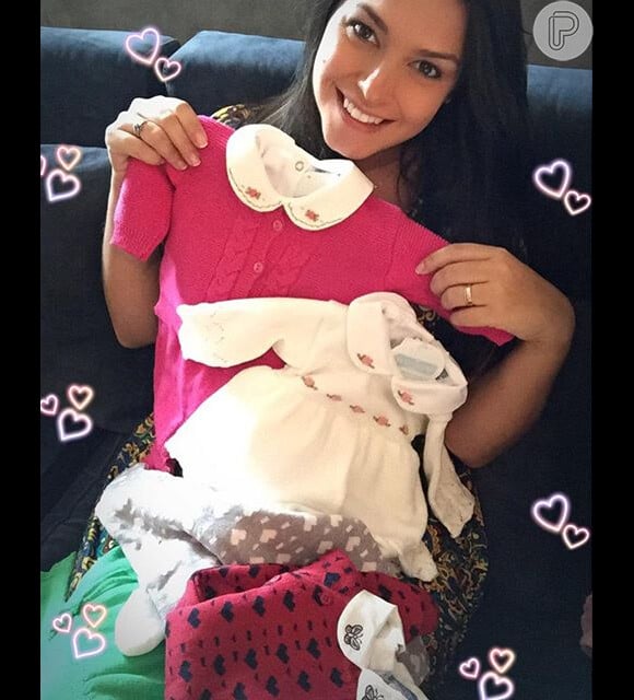 Thais Fersoza, grávida de 5 meses, já mostrou peças do enxoval de Melinda