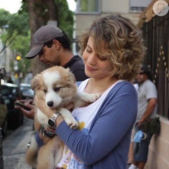 A atriz Leandra Leal é a estrela do filme 'Mato Sem Cachorro' ao lado de Bruno Gagliasso