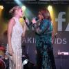 Carolina Dieckmann canta com Preta Gil no baile da amfAR, que aconteceu na noite desta sexta-feira, 04 de outubro de 2013, no Copacabana Palace, no Rio