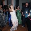 Carolina Dieckmann se diverte no baile da amfAR, na noite desta sexta-feira, 04 de outubro de 2013, no Copacabana Palace, no Rio