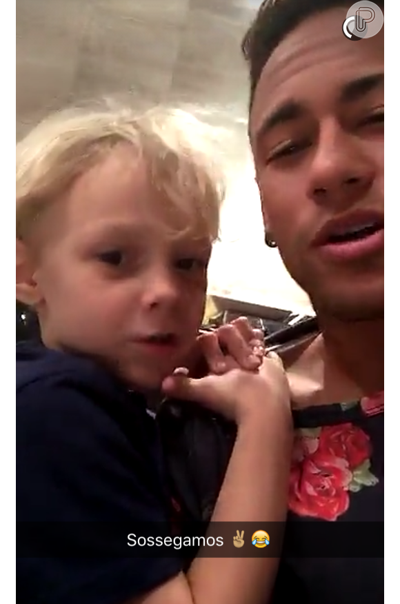 Neymar e o filho, Davi Lucca, de 4 anos, cantaram o hit sertanejo 'Sosseguei', da dupla Jorge e Matheus