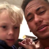 Neymar cantou sertanejo ao lado do filho, Davi Lucca, em Barcelona