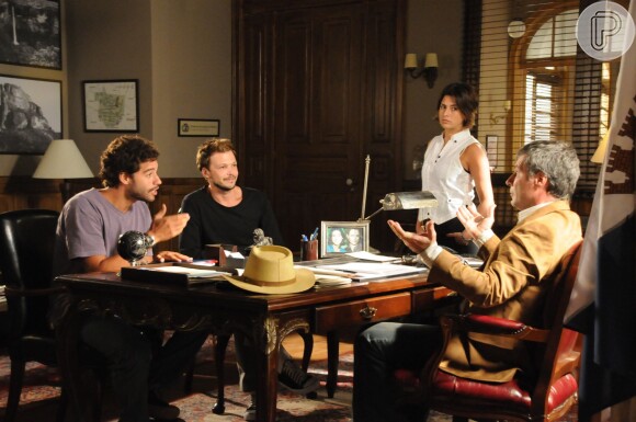 Guilherme Winter, Guilherme Berenguer, Fernanda Paes Leme e Leopoldo Pacheco em cena de 'Paraíso' (2009)