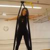 Maria Carol, a Olga de 'Êta Mundo Bom!', mostra aula de tecido acrobático