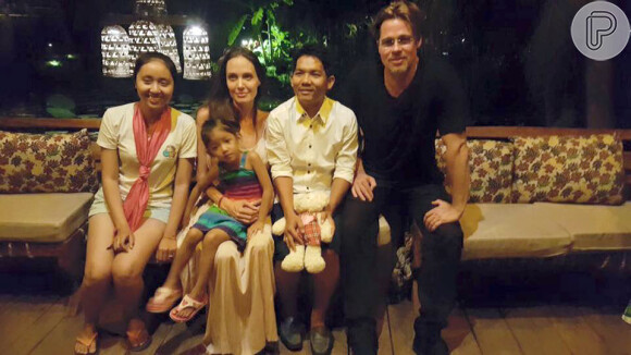 Angelina Jolie está com Brad Pitt em Vietnã gravando o filme "First They Killed My Father"