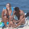 Lucas Lucco e a modelo Paula Monnerat curtiram juntos a tarde na praia da Barra da Tijuca, Zona Oeste do Rio de Janeiro