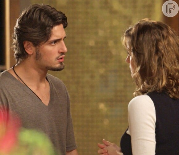 Em 'Totalmente Demais', Rafael (Daniel Rocha) suspeita de sua ex-noiva e volta a questionar: "Sofia ou Nina? Qual delas é você? "