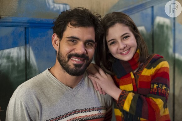 Klara Castanho posa com Juliano Cazarré, eles são pai e filha em 'Amor à Vida'