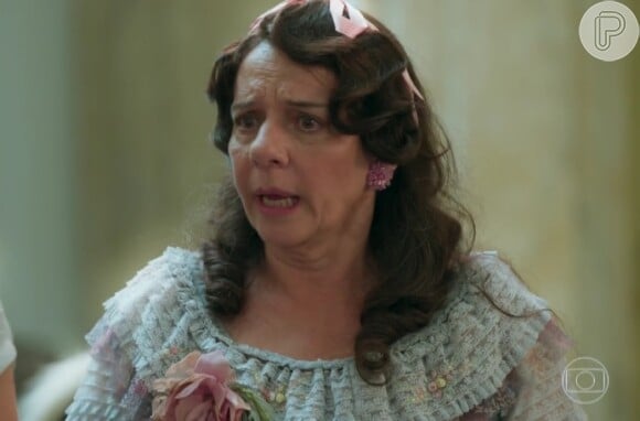 Eponina (Rosi Campos) fica arrasada depois que o padre se nega a celebrar seu casamento com Inácio (Mauro Mandonça), na novela 'Êta Mundo Bom!'