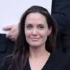 Angelina Jolie foi clicada com os filhos durante passeio em Londres, desmentindo boatos de uma suposta internação por anorexia
