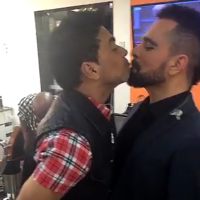 Zezé Di Camargo e Luciano dão selinho e desmentem briga: 'Amor lindo'. Vídeo!