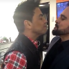 Luciano fugiu do selinho do irmão, Zezé Di Camargo, mas depois aceitou o beijo