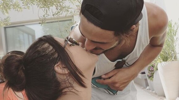 Giulia Costa posta 1ª foto de beijo em Brenno Leone e assume namoro: 'Aleluia'