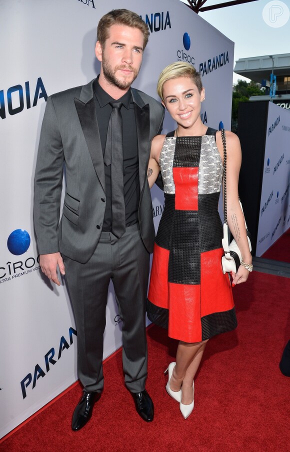 Miley Cyrus, atualmente, está casada com Liam Hemsworth