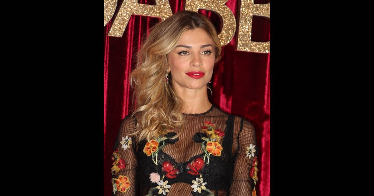 vestido florido transparente