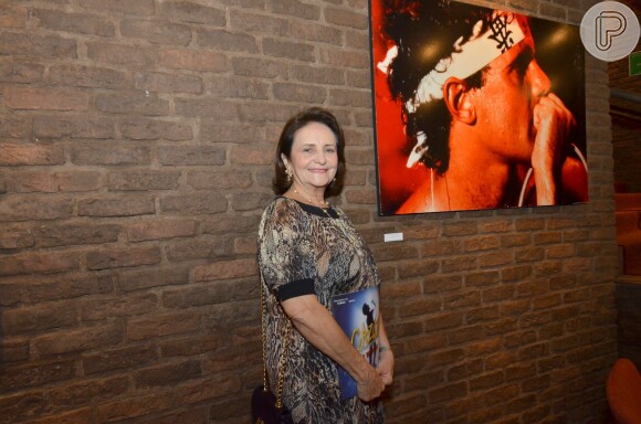 Lucinha Araújo, mãe de Cazuza, prestigiou, nesta segunda-feira, 7 de outubro de 2013, a sessão para convidados do musical 'Cazuza - Pro Dia Nascer Feliz, O Musical', no Theatro Net Rio, em Copacabana, na Zona Sul do Rio de Janeiro