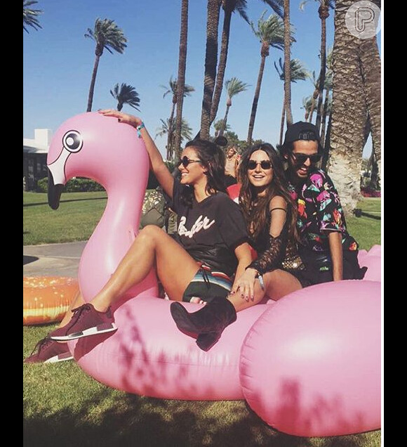 Bruna Marquezine viajou para Califórnia, onde está curtindo o festival Coachella com Thaila Ayala e André Nicolau