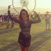 Thaila Ayala aposta em vestido Helô Rocha de R$ 6 mil para curtir o Coachella