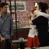 Lídia (Angela Rebello) revela que é mãr de Natasha (Sophia Abrahão) e as duas se abraçam, em 'Amor à Vida'