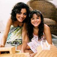 Bruna Marquezine e Juliana Paes estrelaram filme 'Mais Uma Vez Amor'. Relembre!