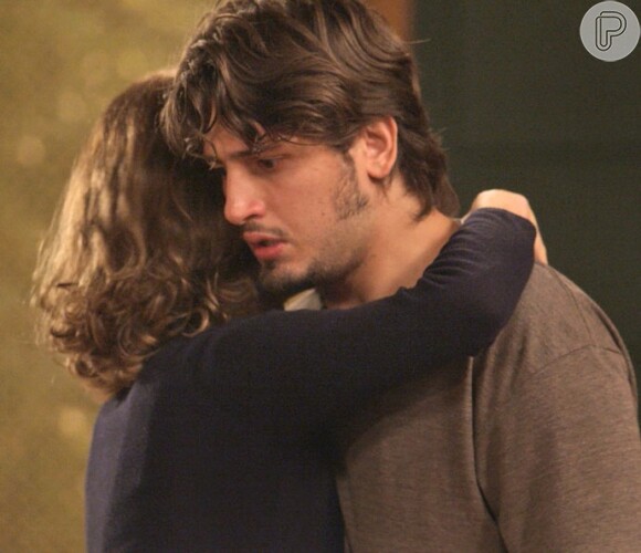 Rafael (Daniel Rocha) diz a Lili (Vivianne Pasmanter) que preferia quando Sofia (Priscila Steinman) estava morta, na novela 'Totalmente Demais'