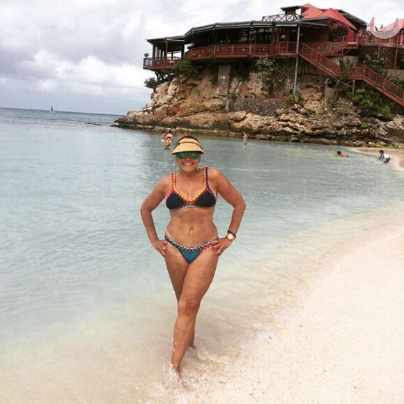 Susana Vieira chamou atenção ao posar de biquíni durante férias no Caribe em março