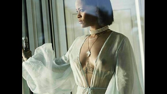 Rihanna deixa seio à mostra e surge de calcinha fio-dental em novo clipe. Fotos!
