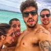Caio Castro viajou para o Caribe com os amigos e está gastando R$ 17 mil com diárias