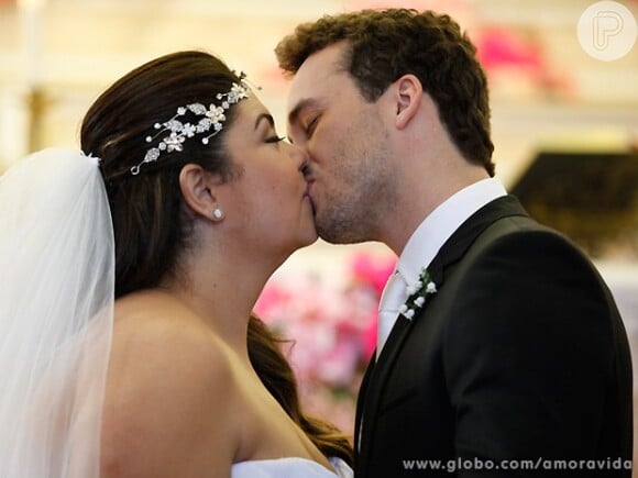 Daniel (Rodrigo Andrade) se casa com Perséfone (Fabiana Karla) e depois pede que ela emagreça, em 'Amor à Vida', em outubro de 2013