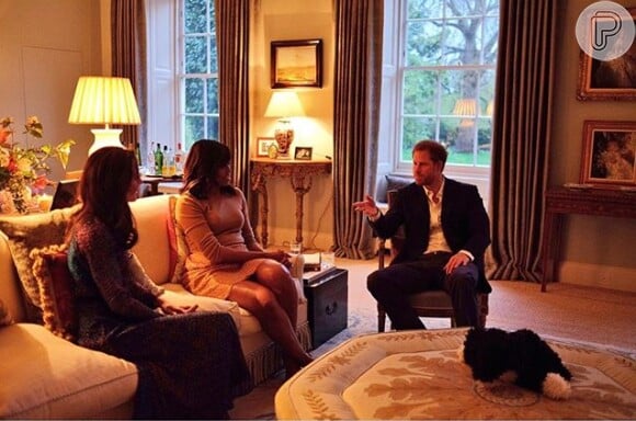 O presidente dos EUA, Barack Obama, conheceu o príncipe George durante visita ao Palácio de Kensington, em Londres