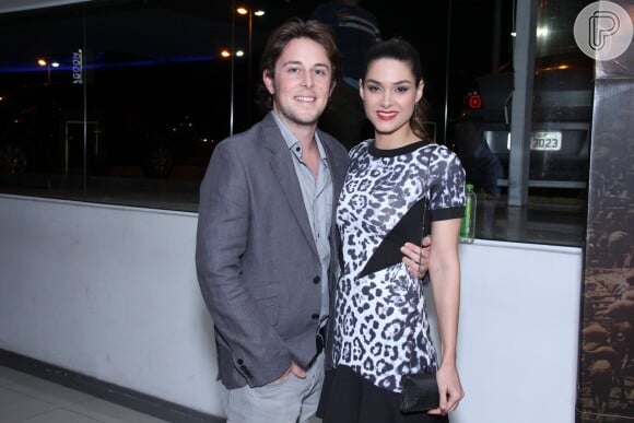 Fernanda Machado prestigia a exibição do filme 'Serra Pelada' com o noivo, Robert Reskin