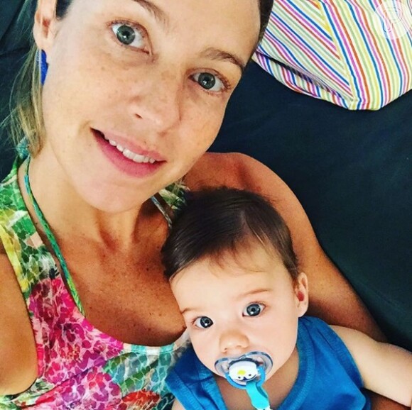 Luana Piovani faz selfie com o filho Bem e seguidores chamam atenção para semelhança, em 23 de abril de 2016