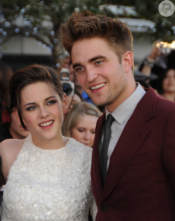 Desde que terminou o relacionamento de cinco anos com Kristen Stewart, Robert Pattinson não têm mais amigos, pois ele é natural da Inglaterra e dividia as amizades com a atriz