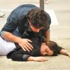 Bento (Marco Pigossi) socorre Malu (Fernanda Vasconcellos), que é empurrada de uma escadaria depois de ser ameaçada de morte por Amora (Sophie Charlotte), em 'Sangue Bom', em 11 de outubro de 2013